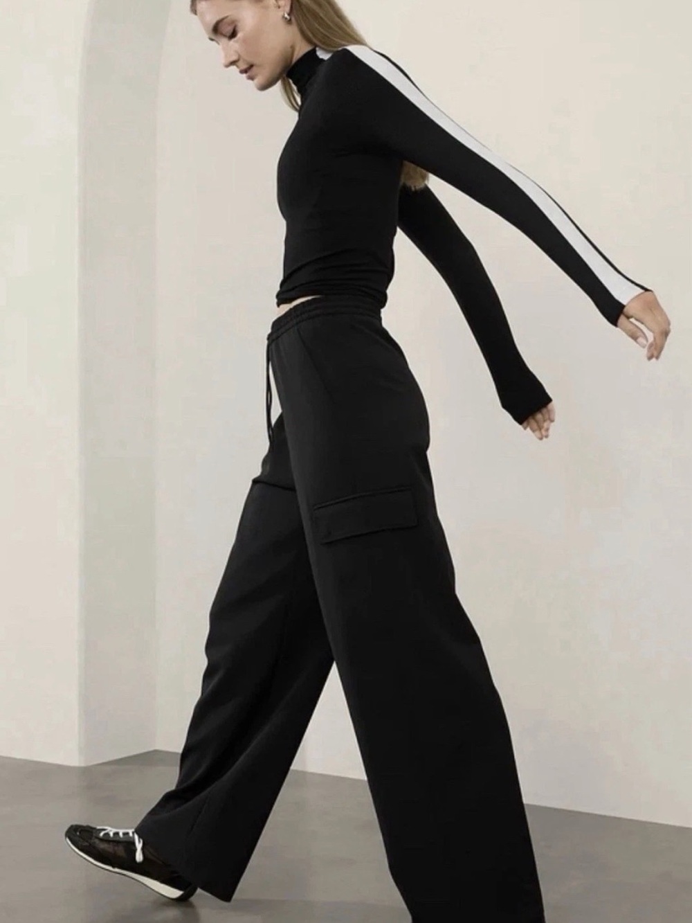 Athleta Black Wide-Leg Cargo Pants for Women Tall Inseam